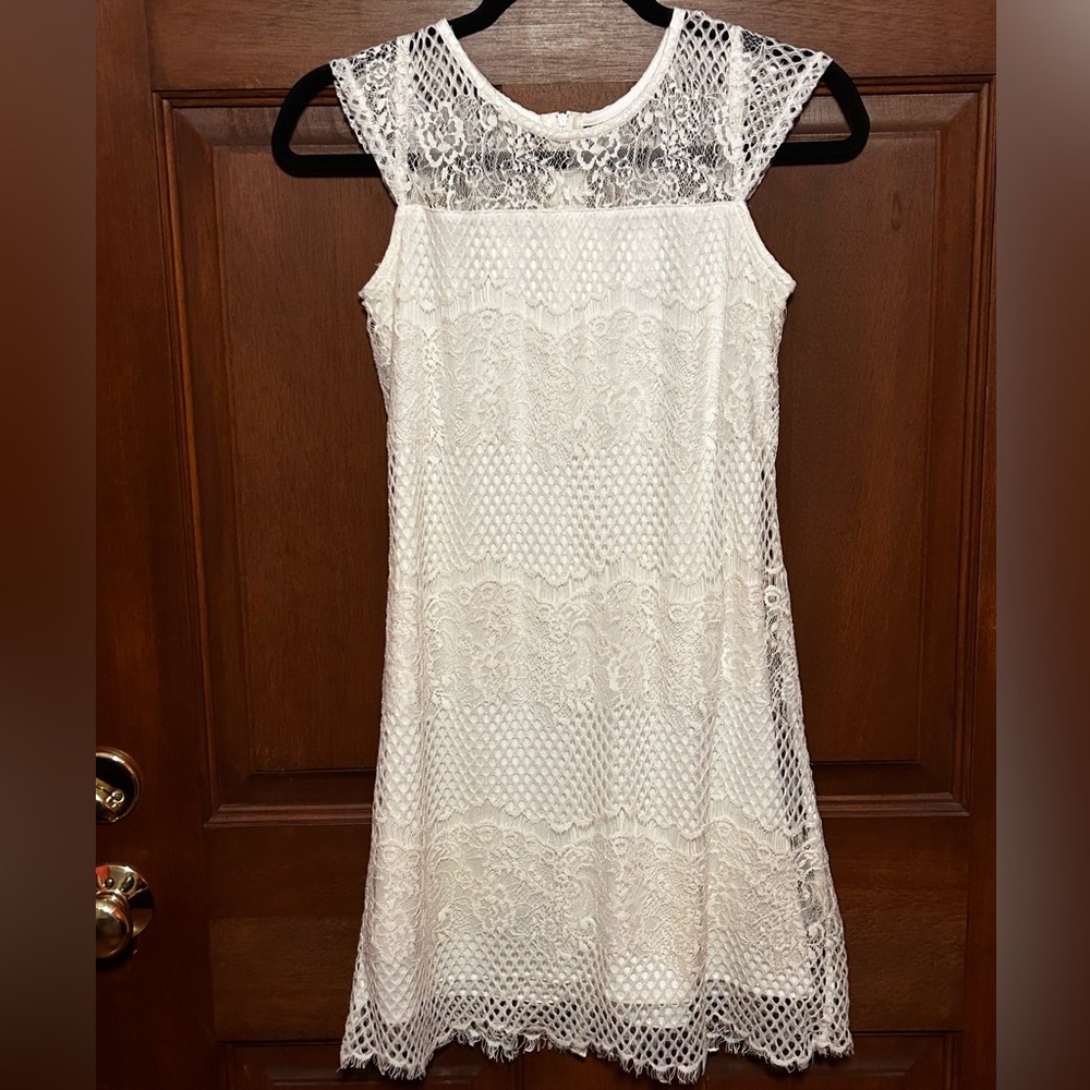 Kid’s Large White Lace Dress